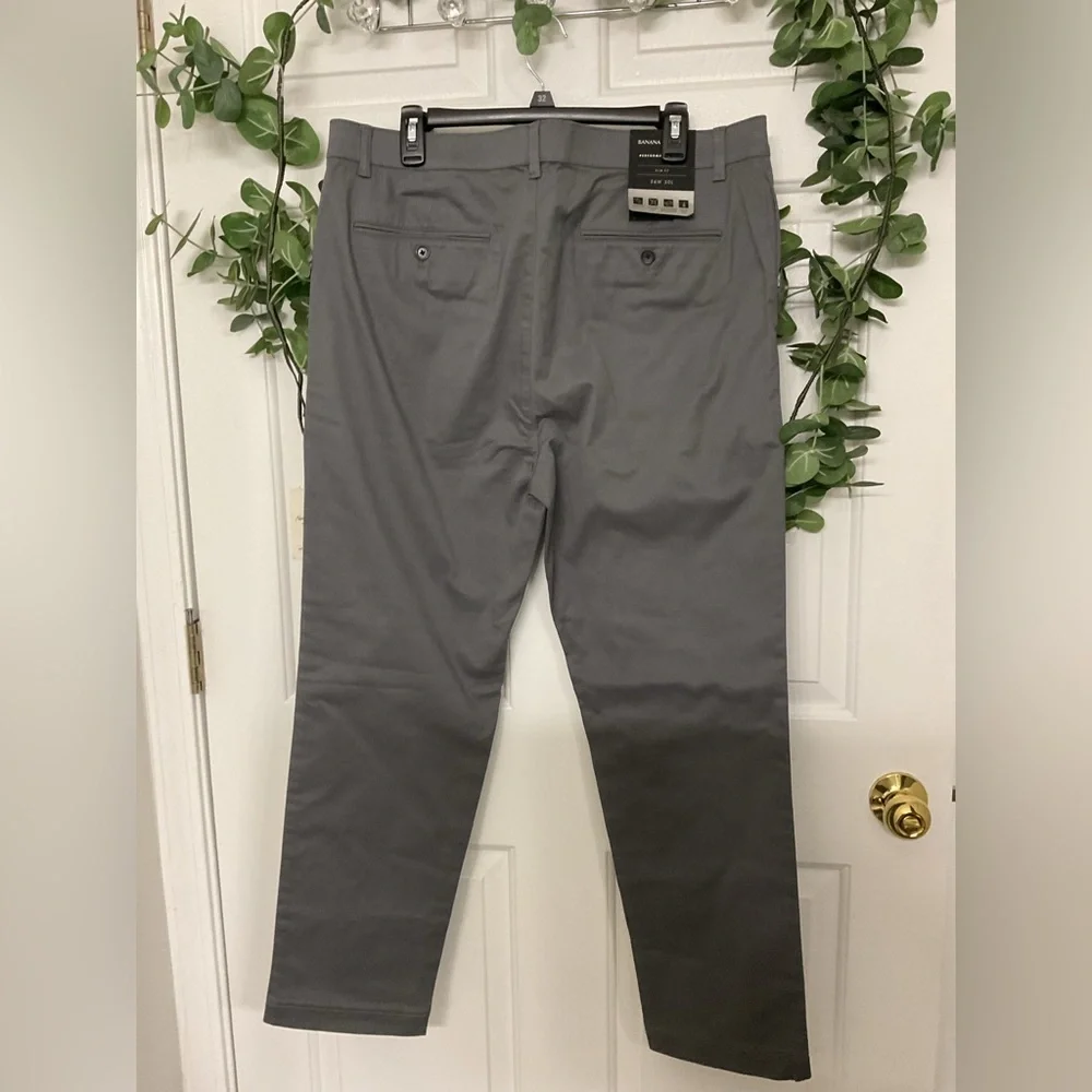 Banana Republic Men's Gray Chinos SLIM FIT SIZE 36 W 30 L